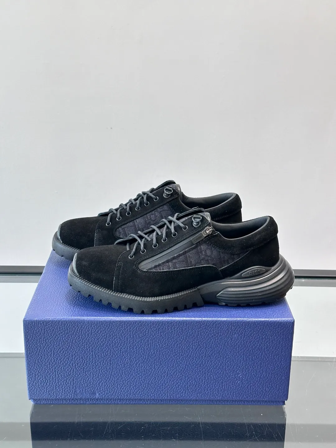 Men's shoes 💰p560 "Dio＊" Combat Derby Shoes Dior Combat Derby Shoes, black calfskin + Dior Oblique embroidery, highly recognizable. Shoelaces + technical zippers make it easy to put on and take off. The EVA hybrid soles are light and comfortable, with a sense of sportiness and fashion. They are great for daily wear or sports. They are the perfect combination of high fashion and functionality. size: 39-44 (38.45 customized)